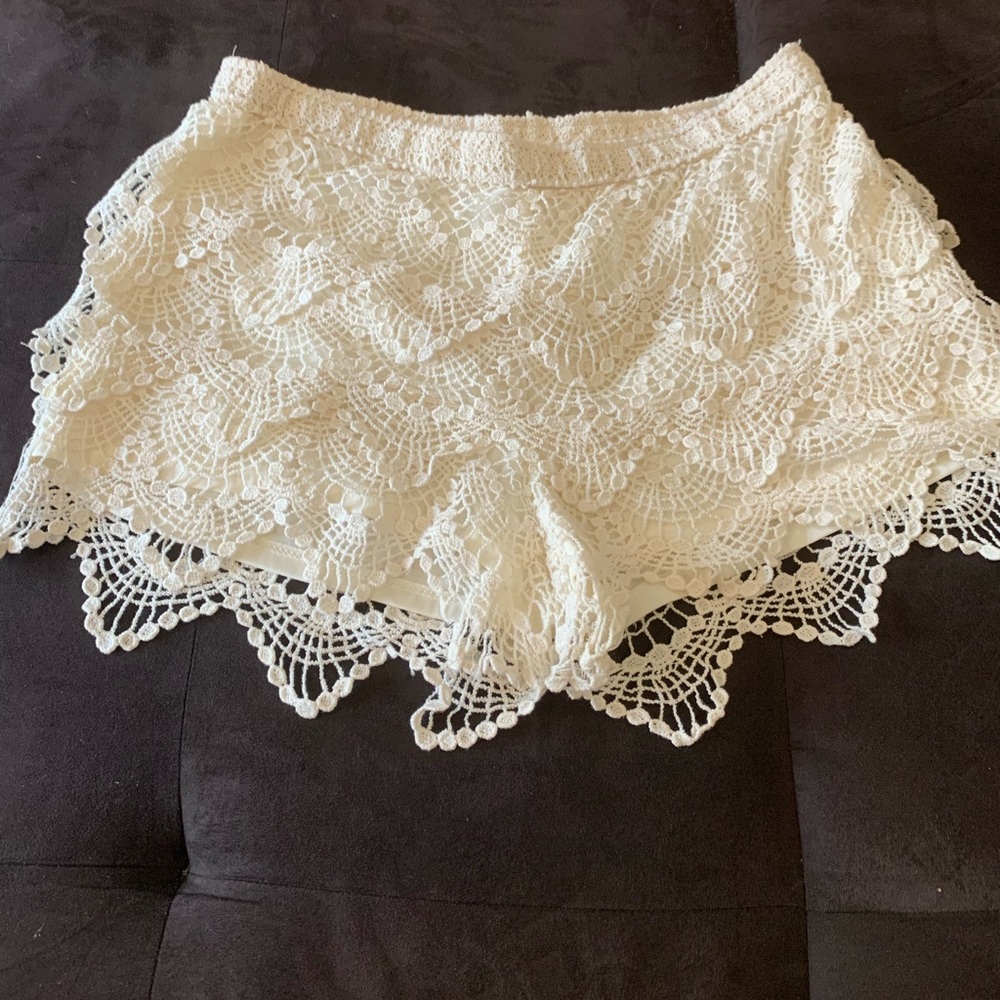 White lace ruffle shorts